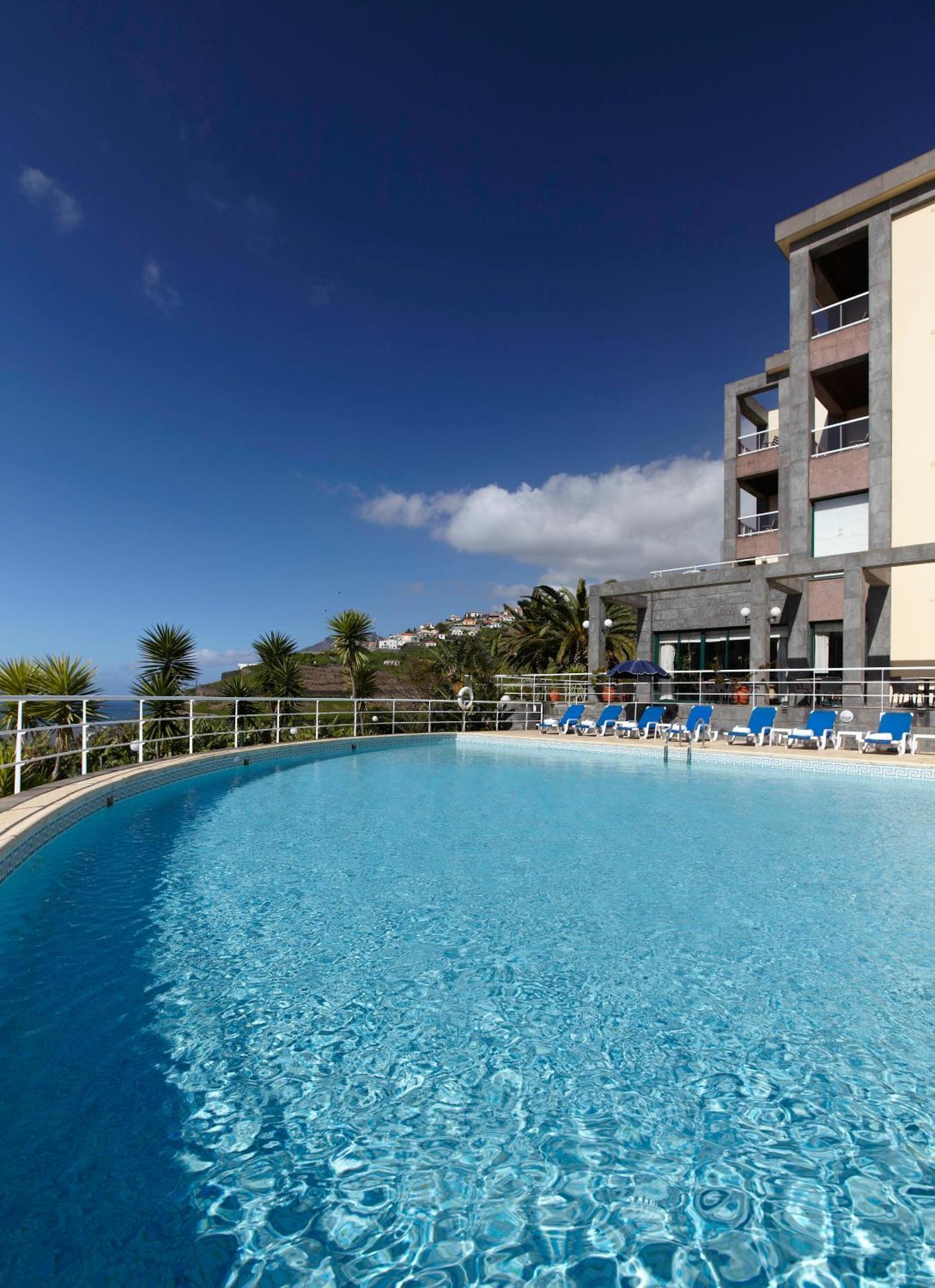 Hotel Escola Funchal  Bagian luar foto